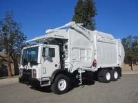 2015 Mack MRU with McNeilus Atlantic 40yd CNG Front Loader Refuse Truck