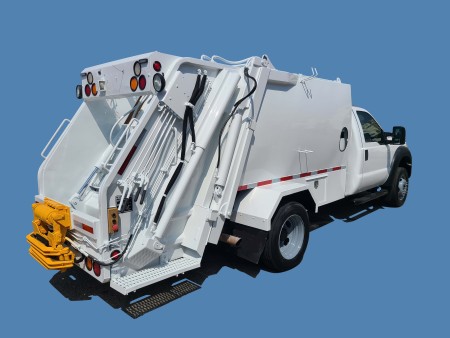 2013 Ford F550 with New Way Diamondback 6 Yard Rear Loader