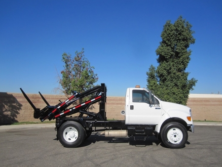 2000 Ford F650 with K-Pac Container Delivery Unit (CDU) Refuse Truck