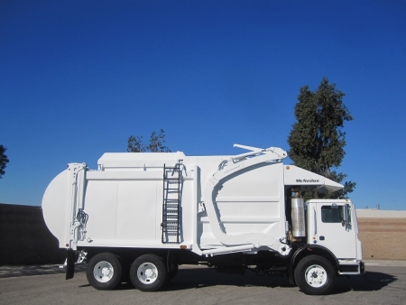 2015 Mack MRU with McNeilus Atlantic 40yd CNG Front Loader Refuse Truck