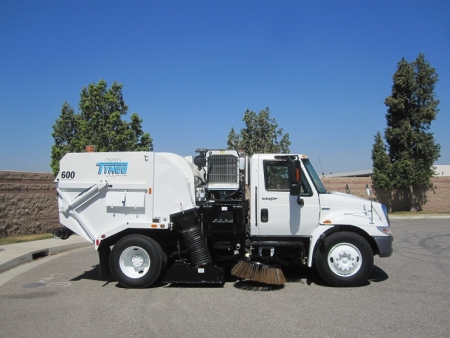 2009 Tymco 600 BAH Regenerative Air Street Sweeper on International 4200 DuraStar