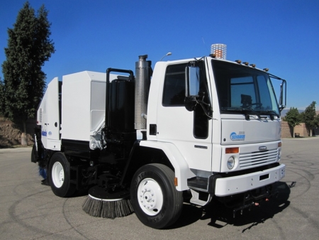 2006 Schwarze M6000 TECO Twin Engine Street Sweeper