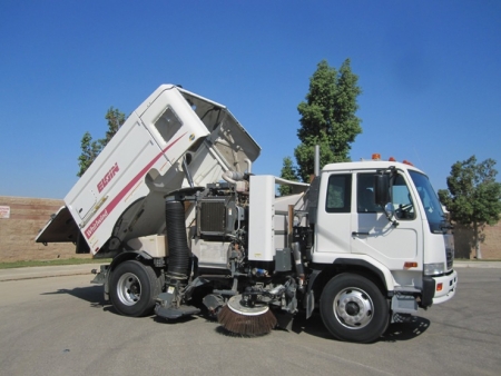 2008 Elgin Whirlwind Street Sweeper on UD3300 Chassis